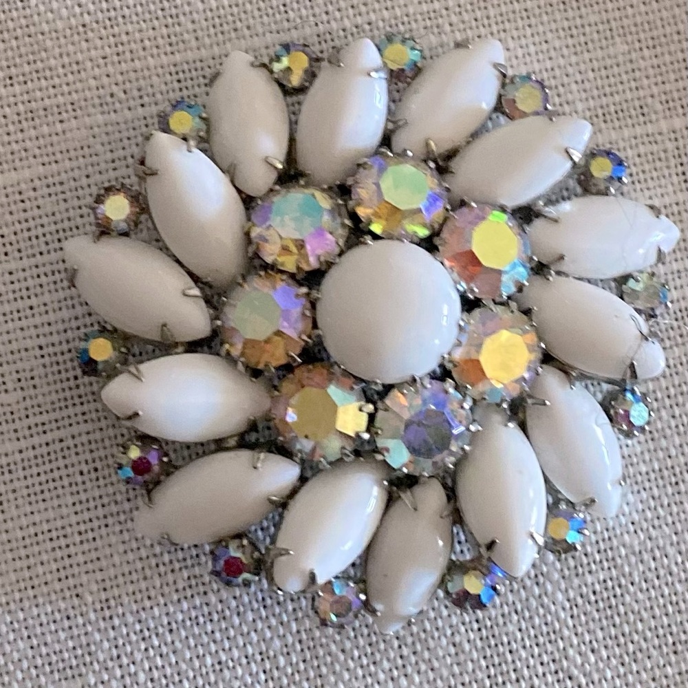 Weiss, signed vintage brooch
